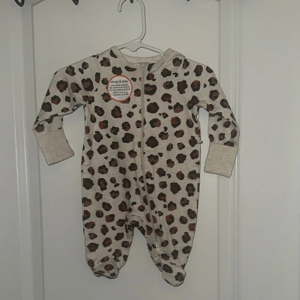 Neutral Leopard Print Footed One-Piece - Kids